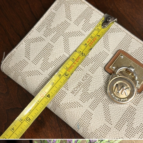 Michael Kors Beige Wallet - Picture 11 of 16